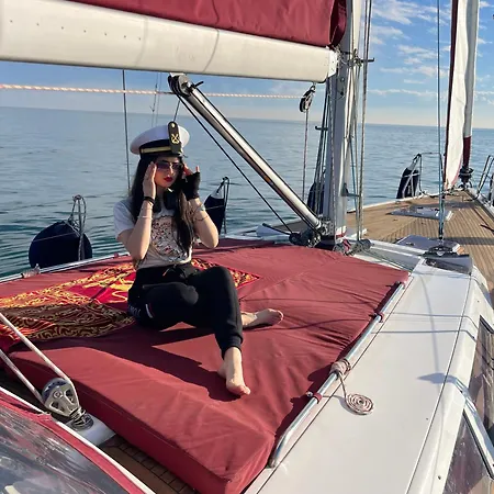 Exclusive Yacht Sailing Boat San Marco Båthotell Venedig